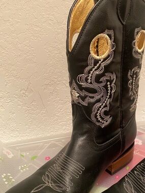 Men's Black Western Embroidered Pull-On Boots